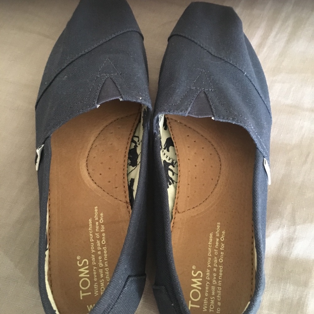 Navy blue TOMS flats